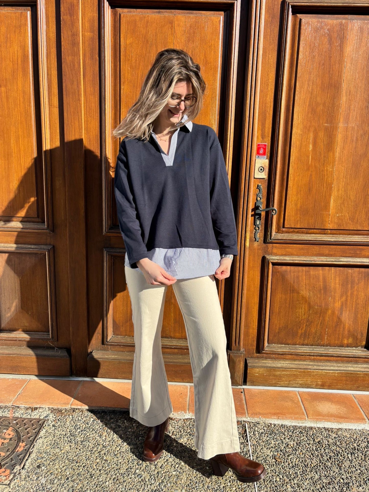 Pull pour femme de couleur bleu marine avec col chemise intégrée pour femme 