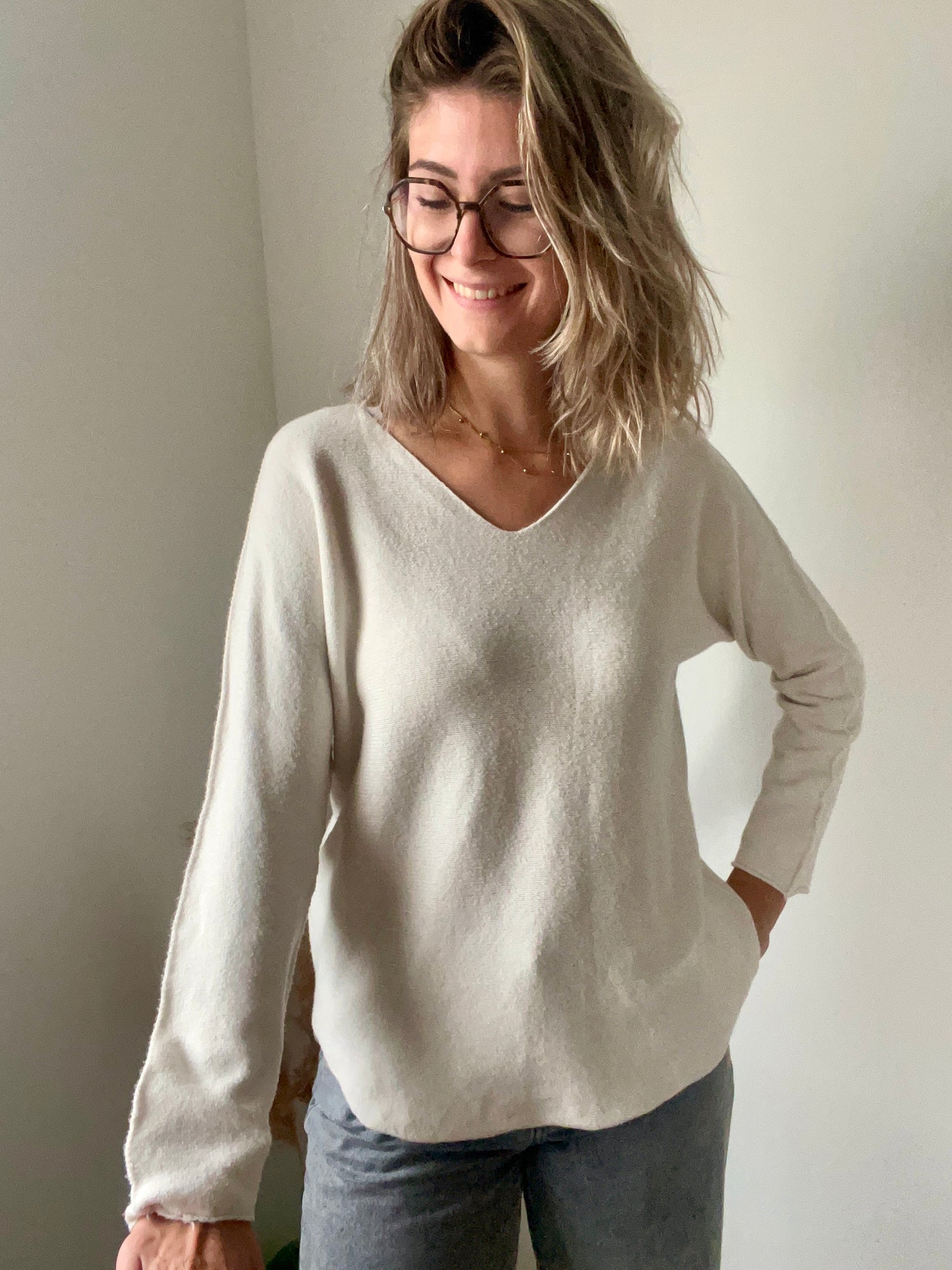 Pull Col V  femme couleur beige, hyper doux et agréable à porter