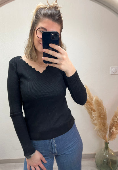 Pull fin noir effett chic et décontracté