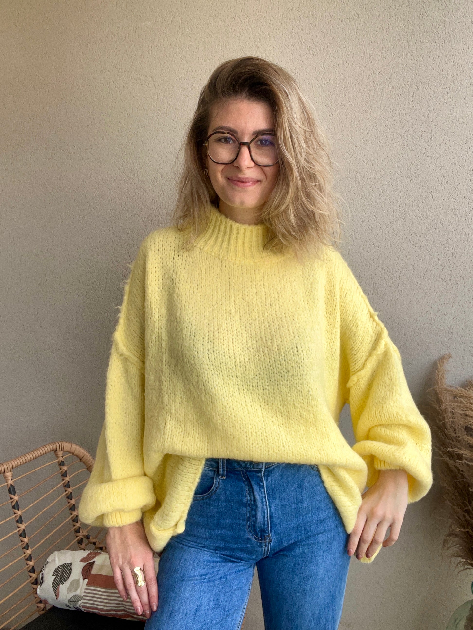 Pull jaune avec manches bouffante, look, over size pour les grands les petites pull hyper tendance pour l’hiver