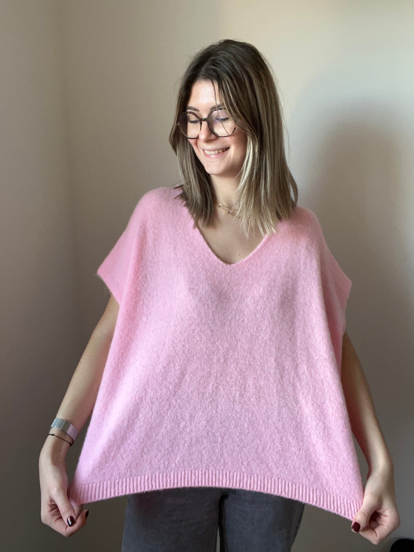 Pull pour femme, très tendance manches courtes, style over size peut se porter seul ou sur une chemise