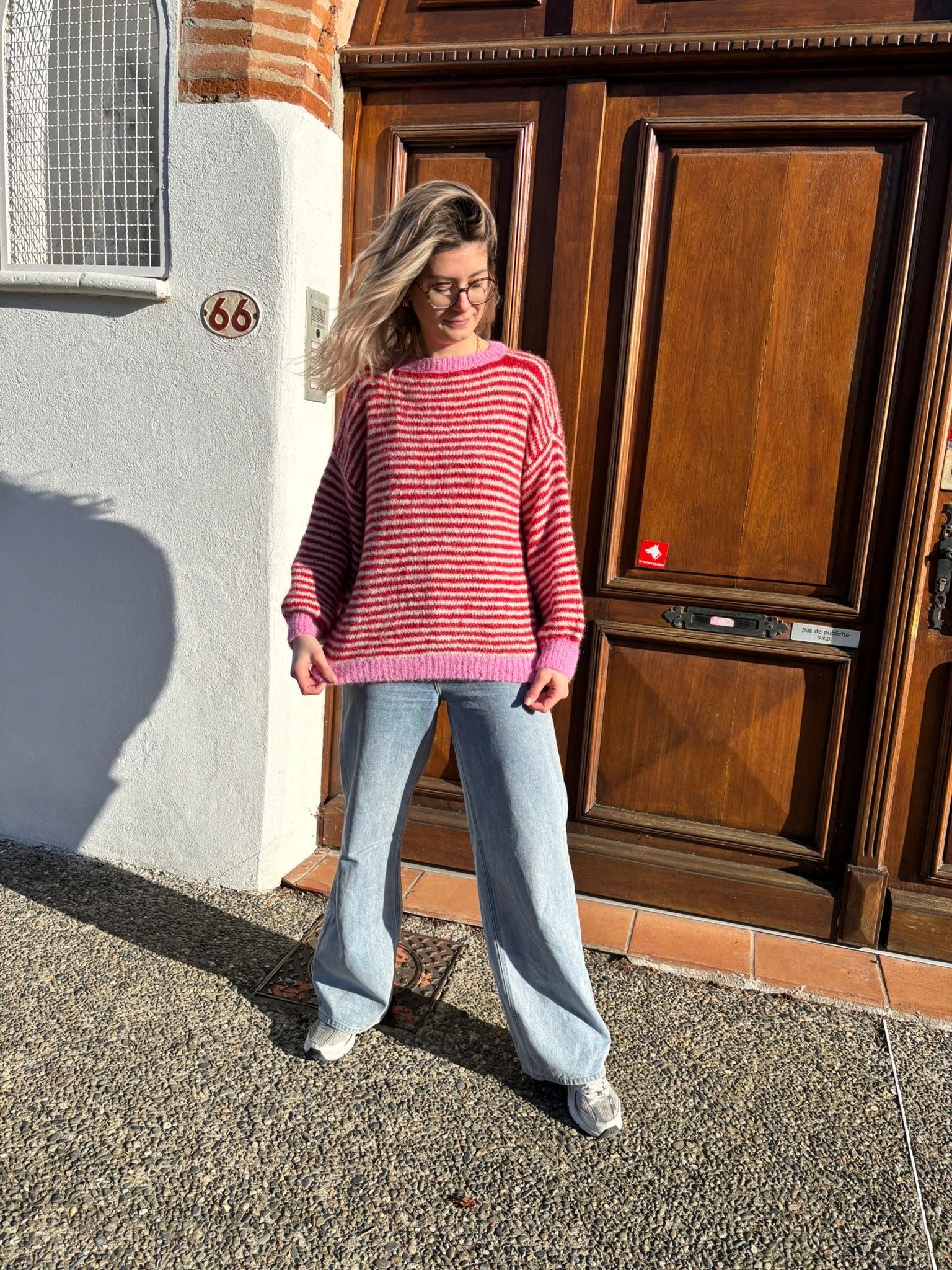 Pull pour femme, très tendance col rond un peu oversize De couleur rouge et rose