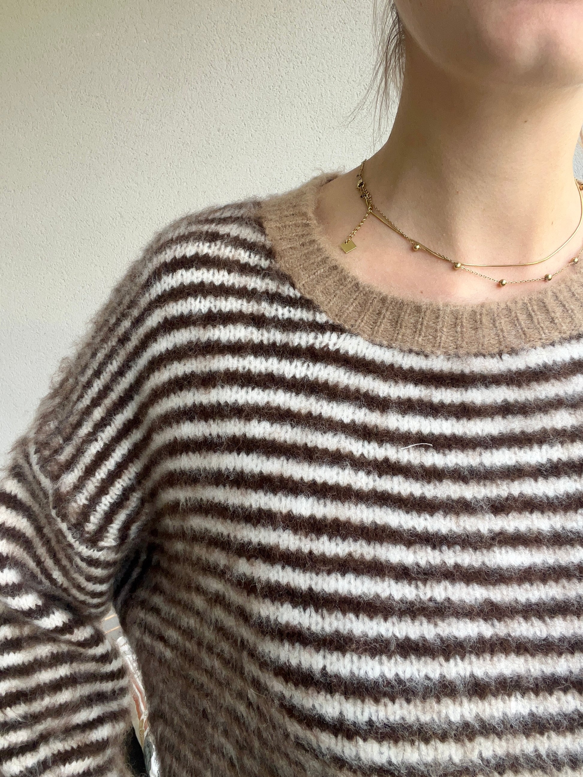 pull pour femme, taille unique, correspondant du 36 au 40 très doux avec un col rond