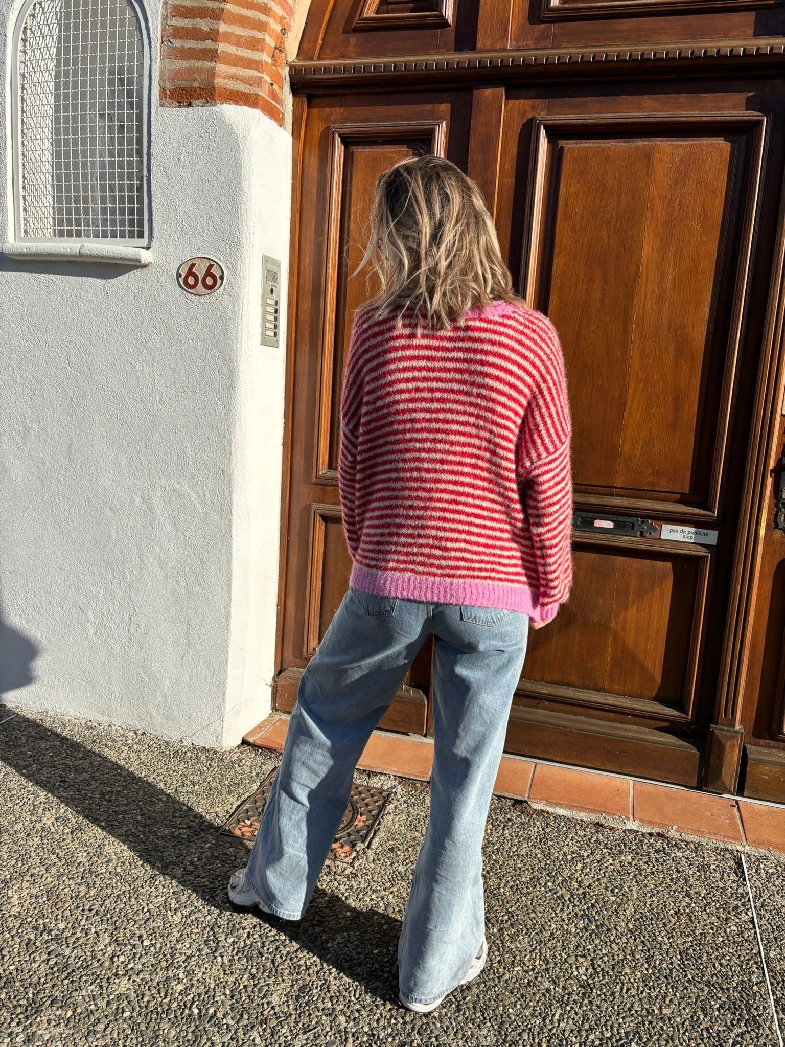 Pull femme hyper tendance de couleur rouge et rose 