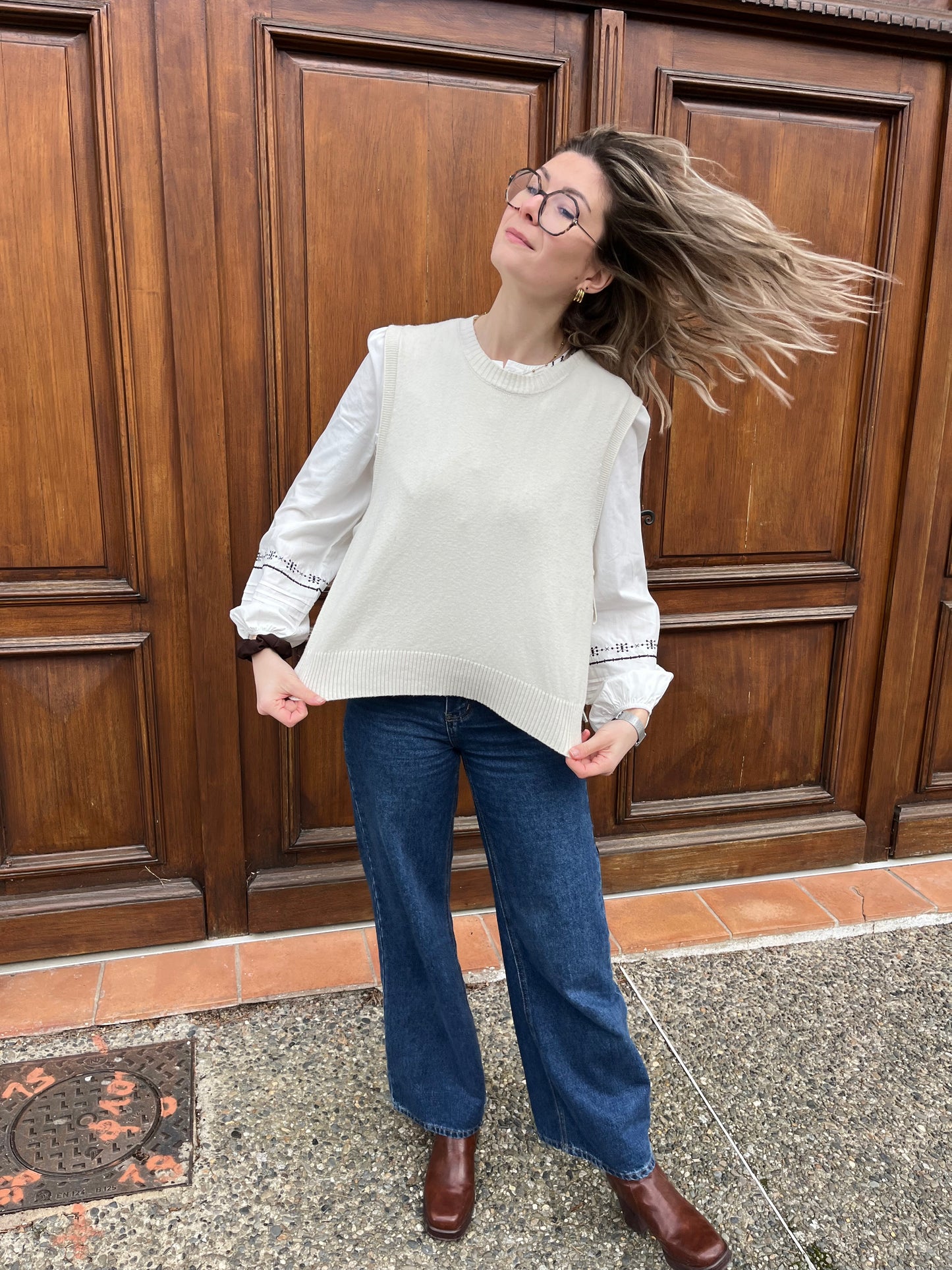 Pull pour femme, sans manches de couleur écru, col rond