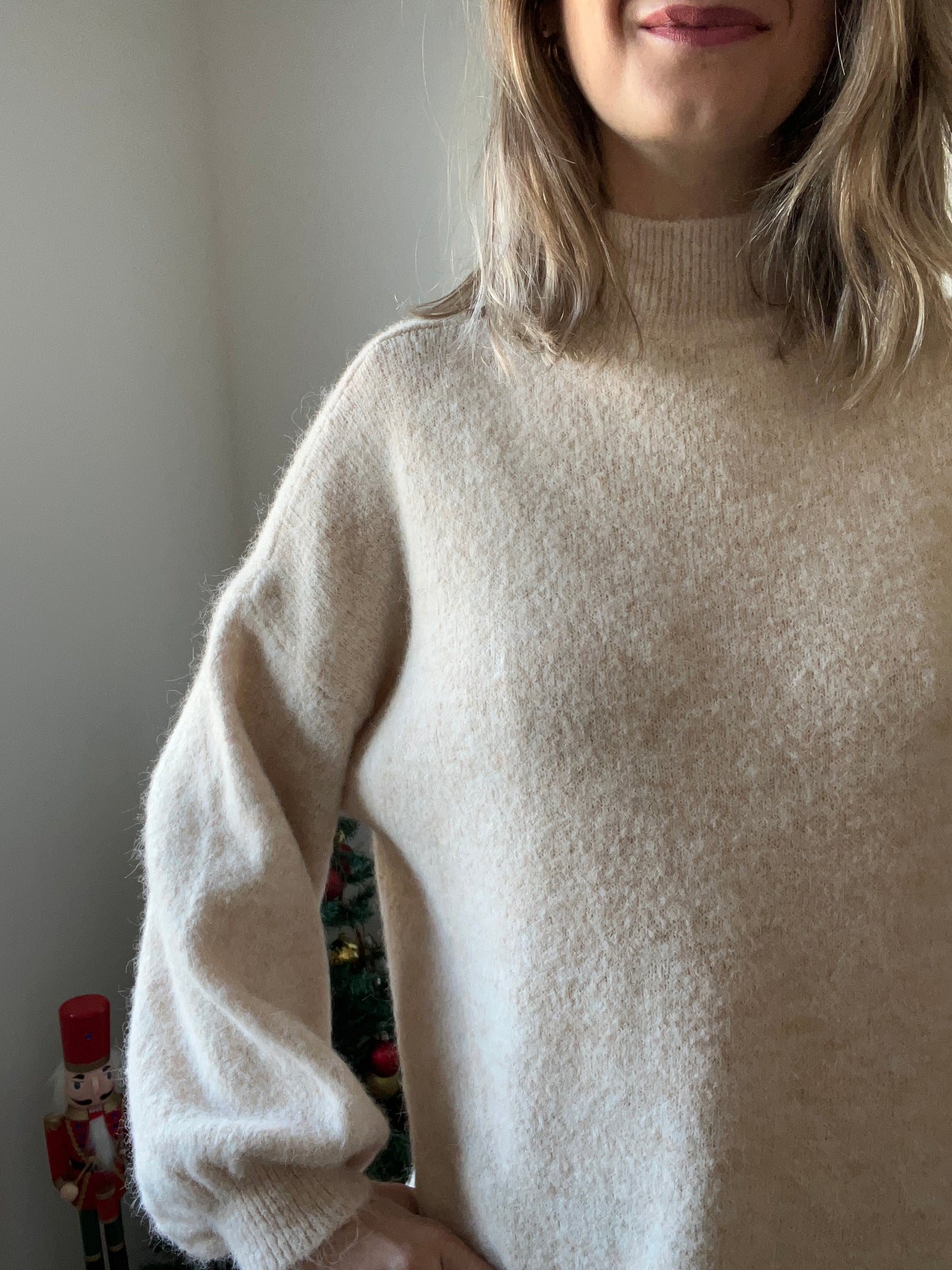 Robe pull en taille unique de couleur écru idéal pour la saison hivernale 