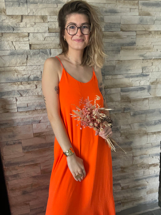 Robe longue Ines, orange de face très élégante pour des occasions taille unique