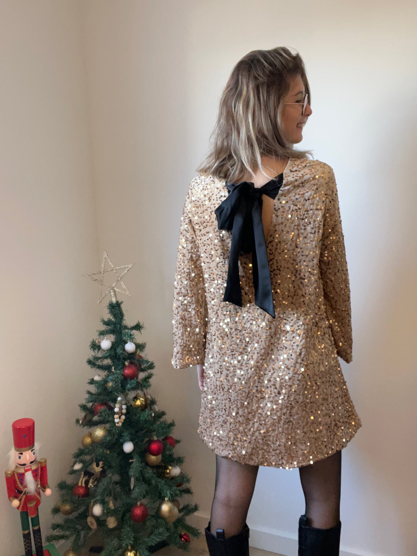 Robe très tendance pour la saison pour femme et très agréable a porter taille bien 