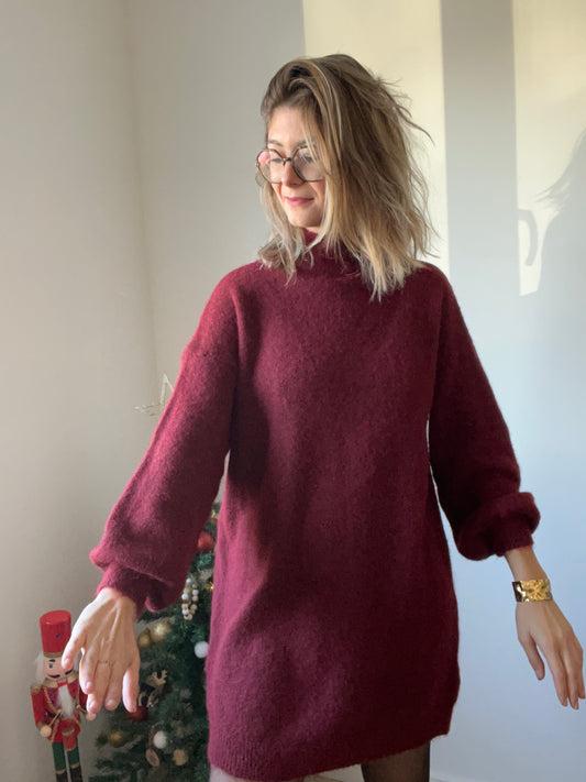 Robe pull de couleur bordeaux pour femme 