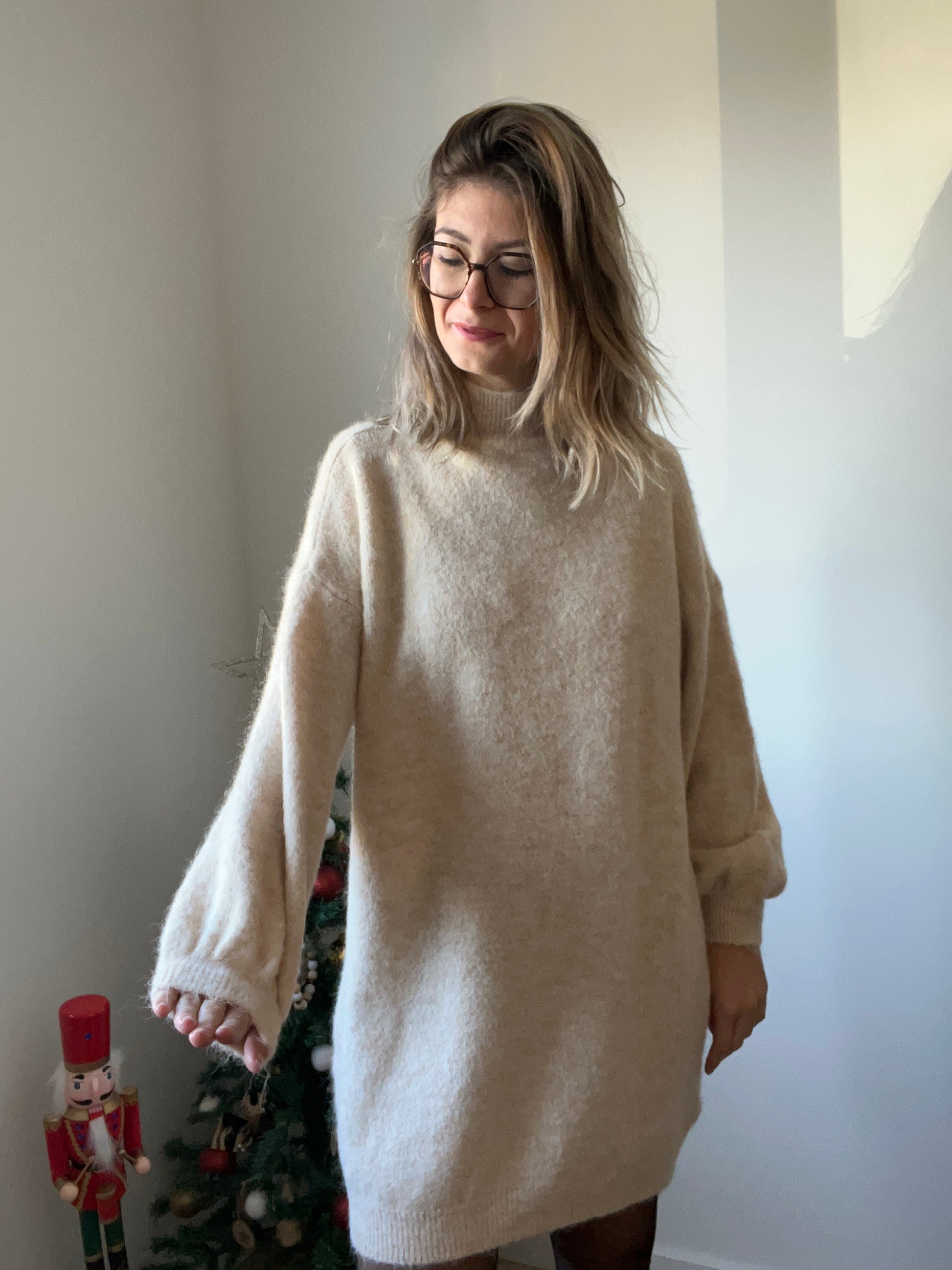 Robe pull très doux de couleur écru pour femme 