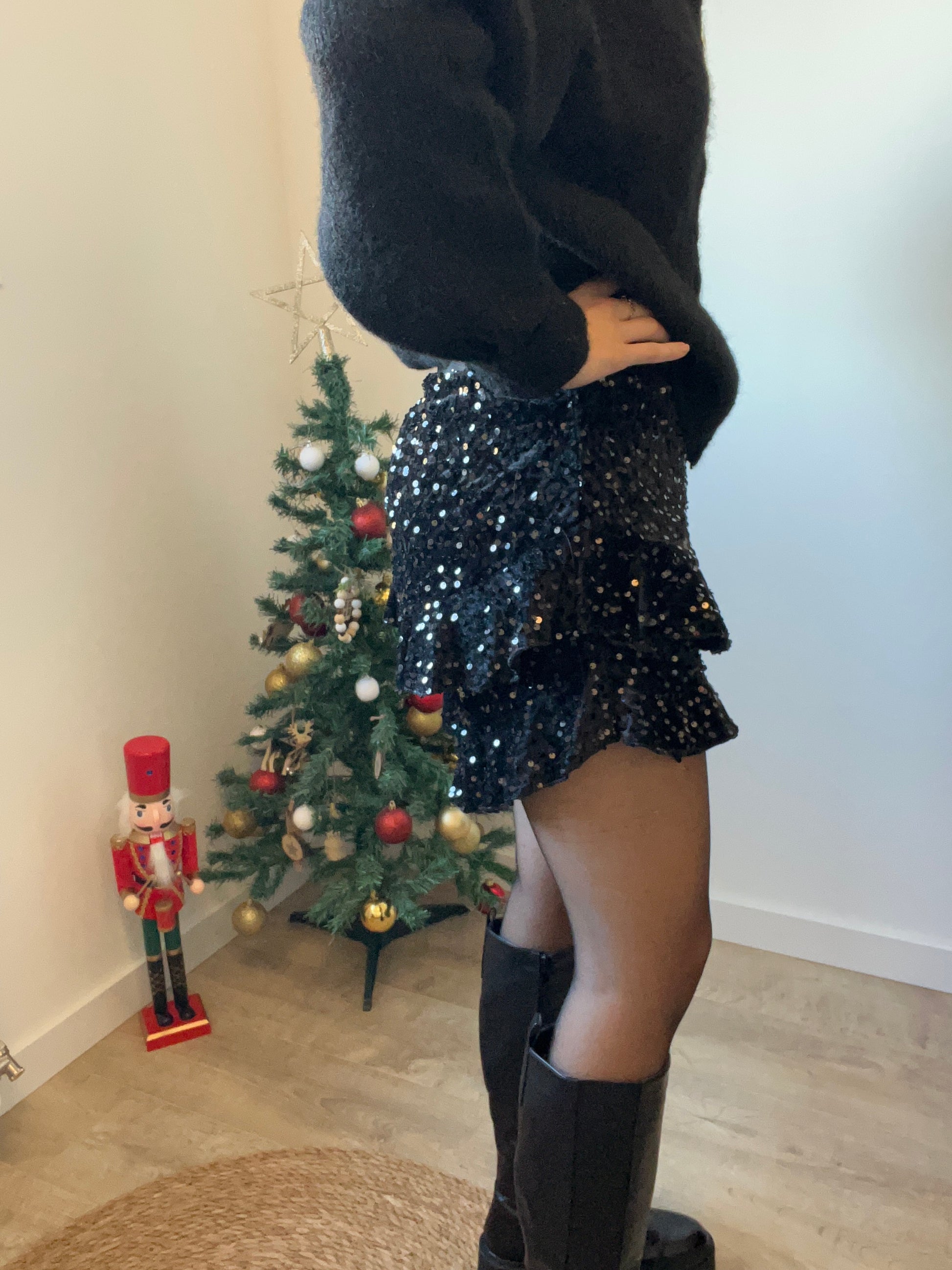 Short très tendance avec des sequins de couleur noir tes brillants pour les fêtes De fin d’année 