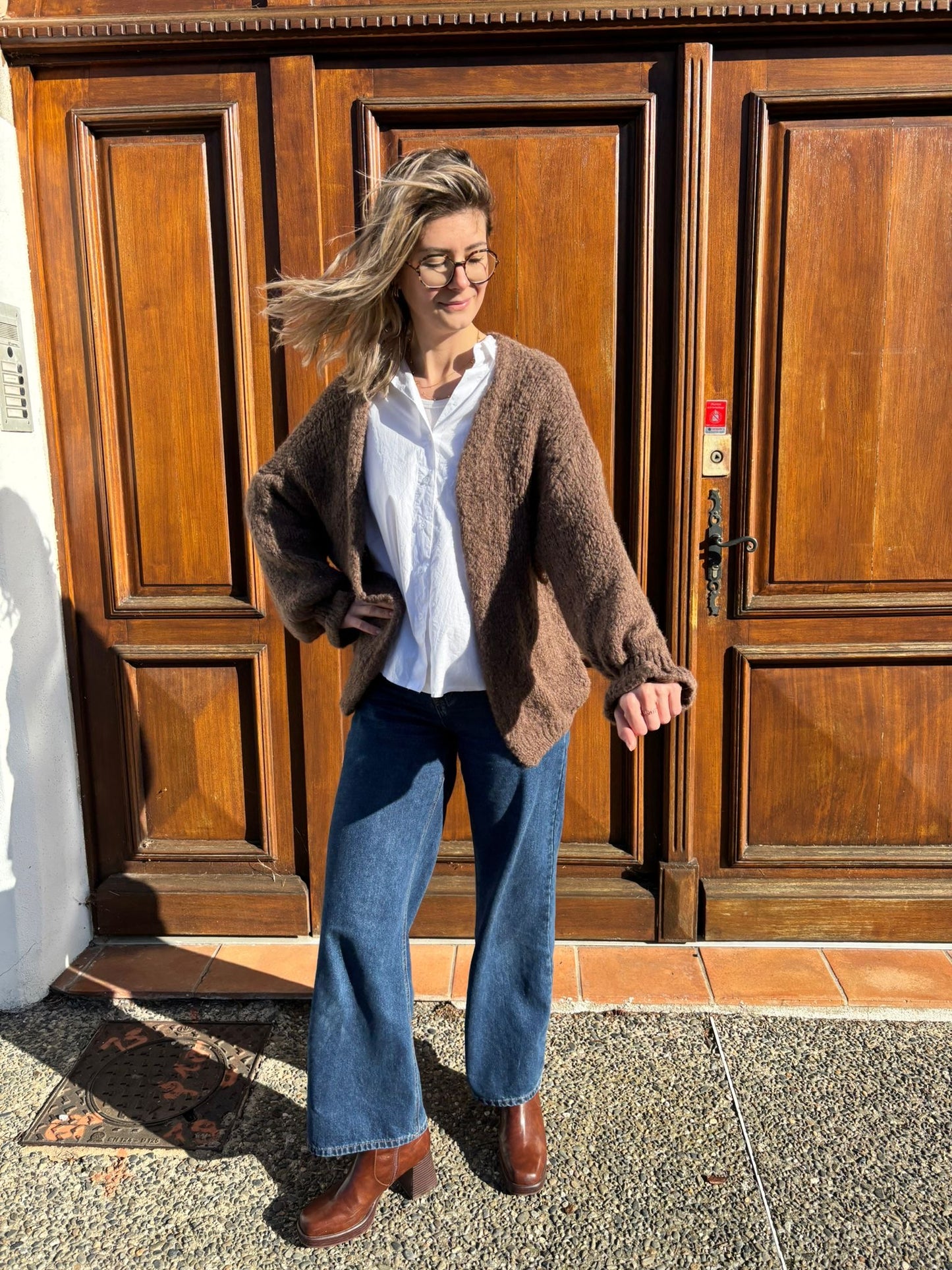 Veste pour femme de couleur marron en maille hyper chaude, hyper tendance coupe à la mode