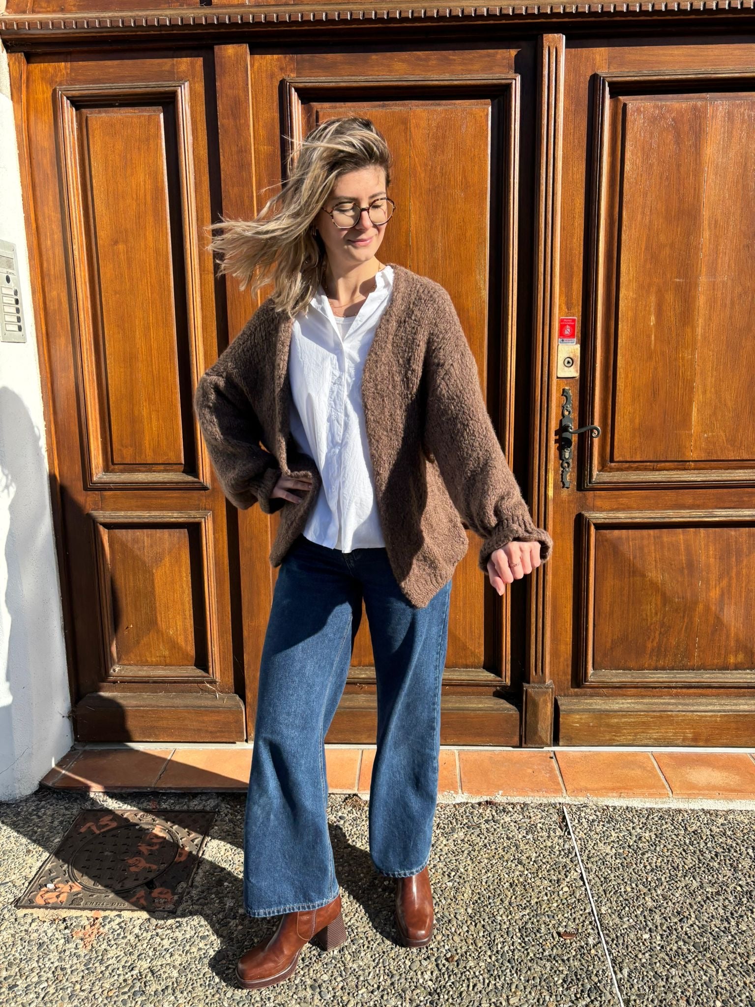 Veste pour femme de couleur marron en maille hyper chaude, hyper tendance coupe à la mode