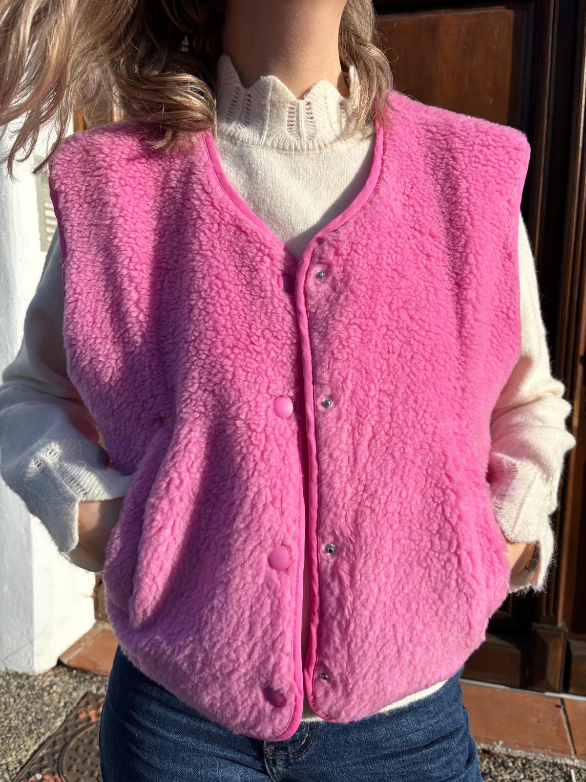 Veste pour femme de couleur rose, sans manches en moumoute très chaude et agréable à porter