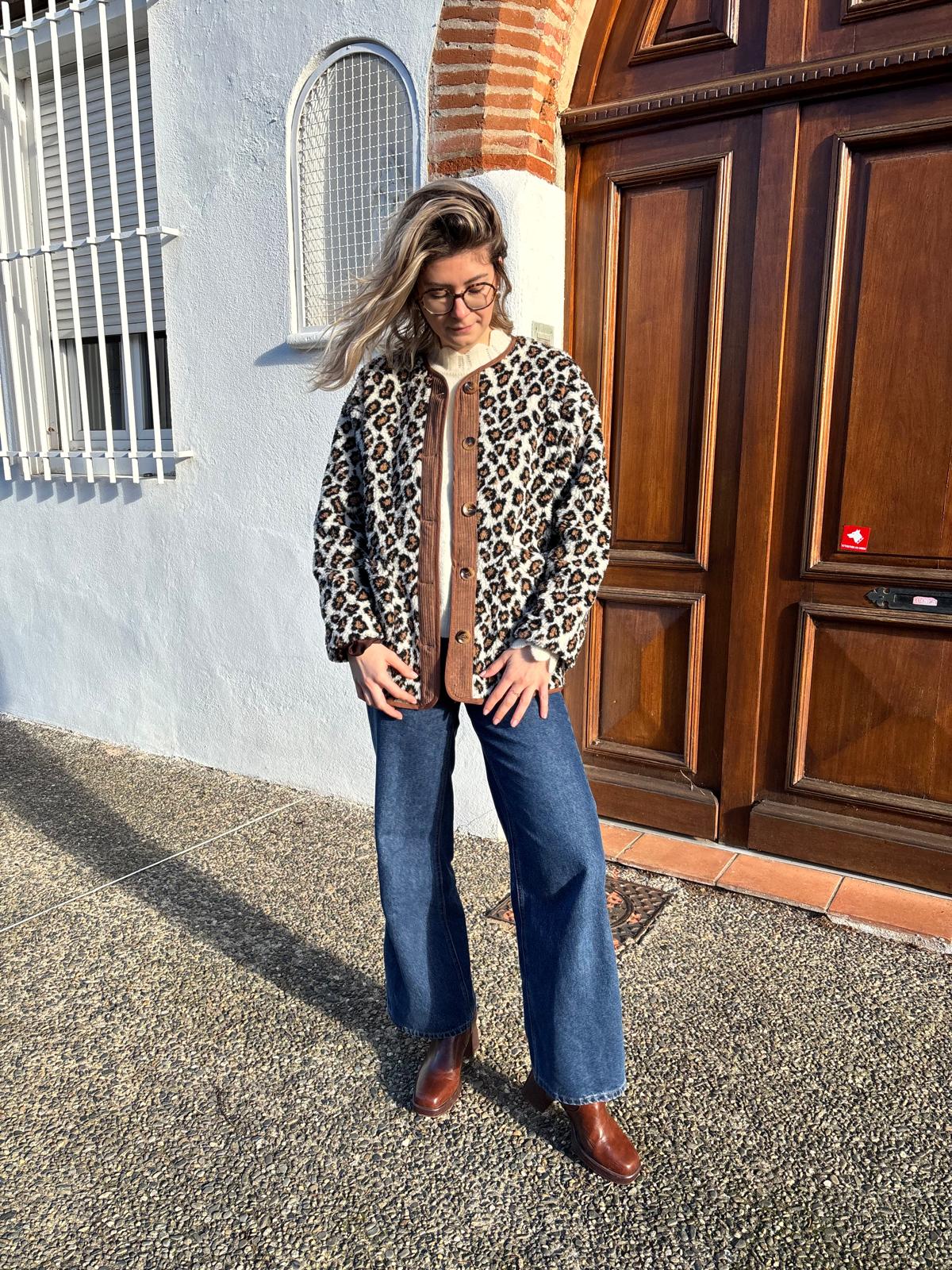 Veste pour femme et adolescente, hyper douce idéale pour la saison, autonome et hivernale de couleur marron. Taille unique.