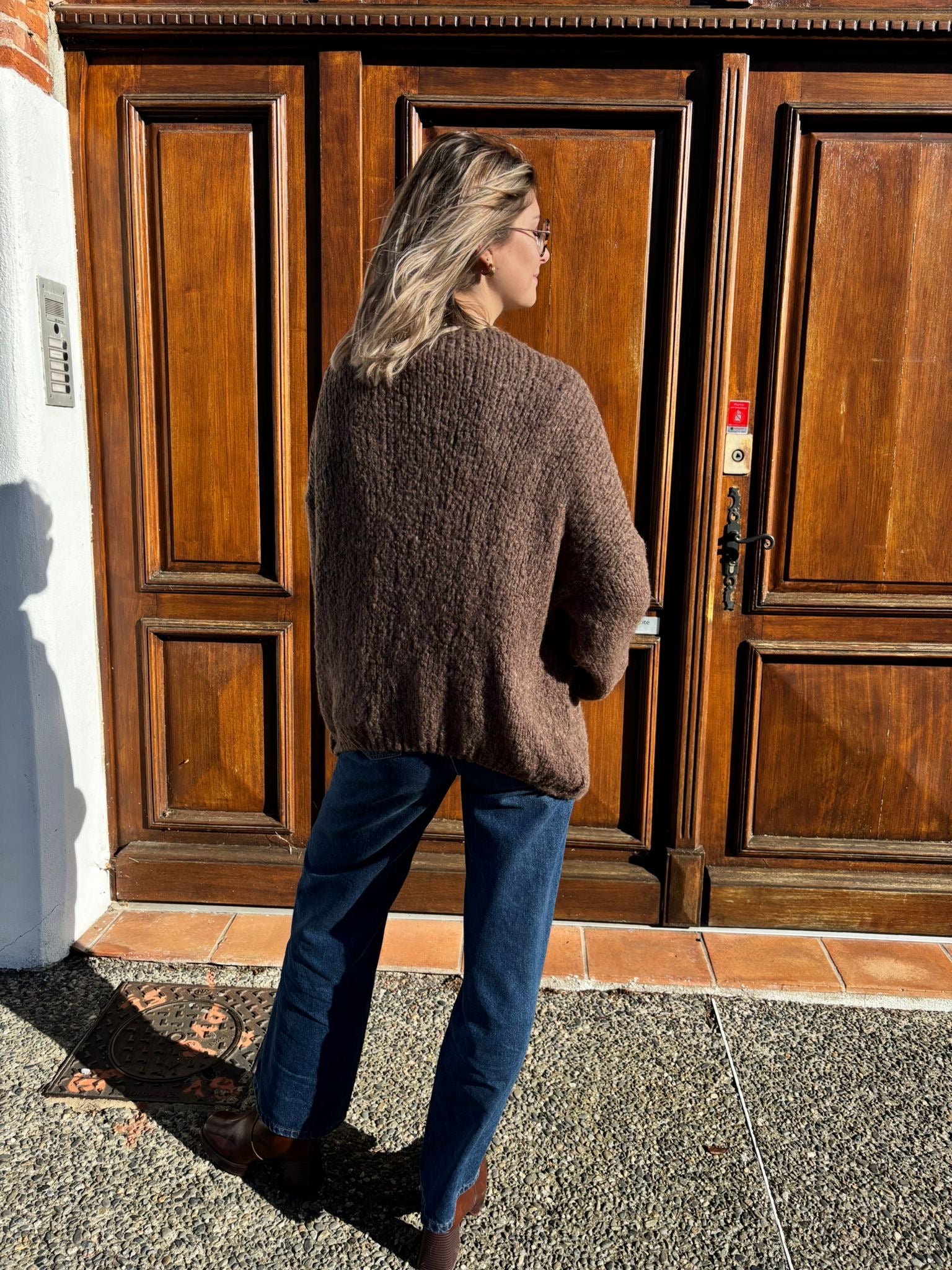 Veste pour femme de couleur marron coupe très tendance chic et élégante 