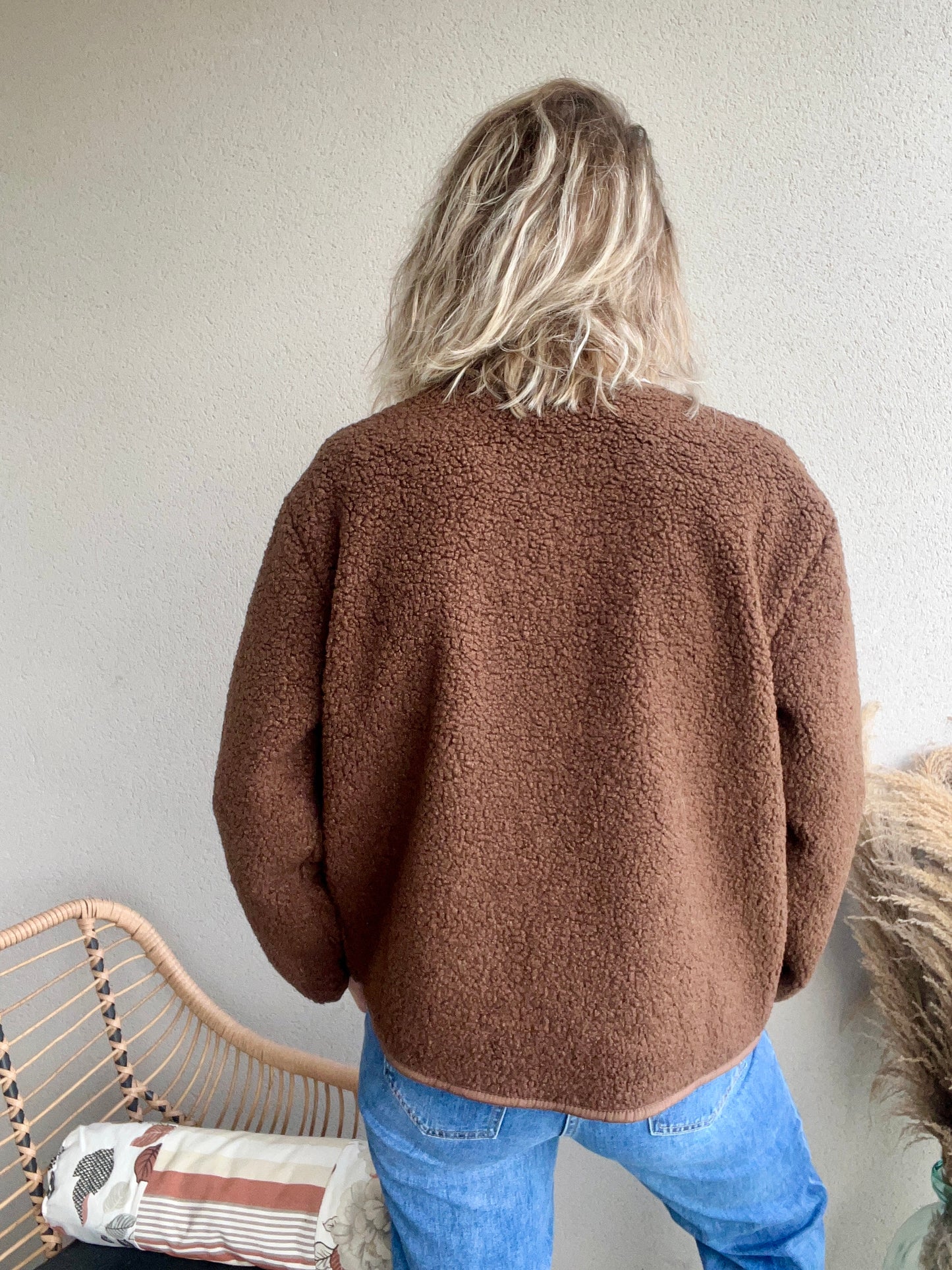 veste femme totalement en moumoute hyper tendance et agréable a porter 