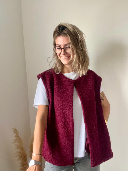 Veste sans manches de couleur bordeaux pour femme