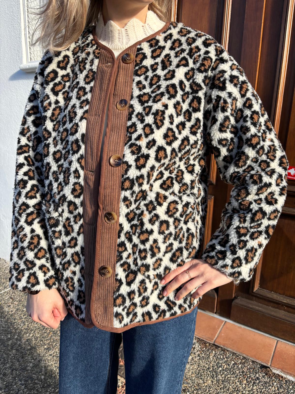 Veste pour femme à motifs, léopard de couleur marron manches longues avec bouton sur le devant