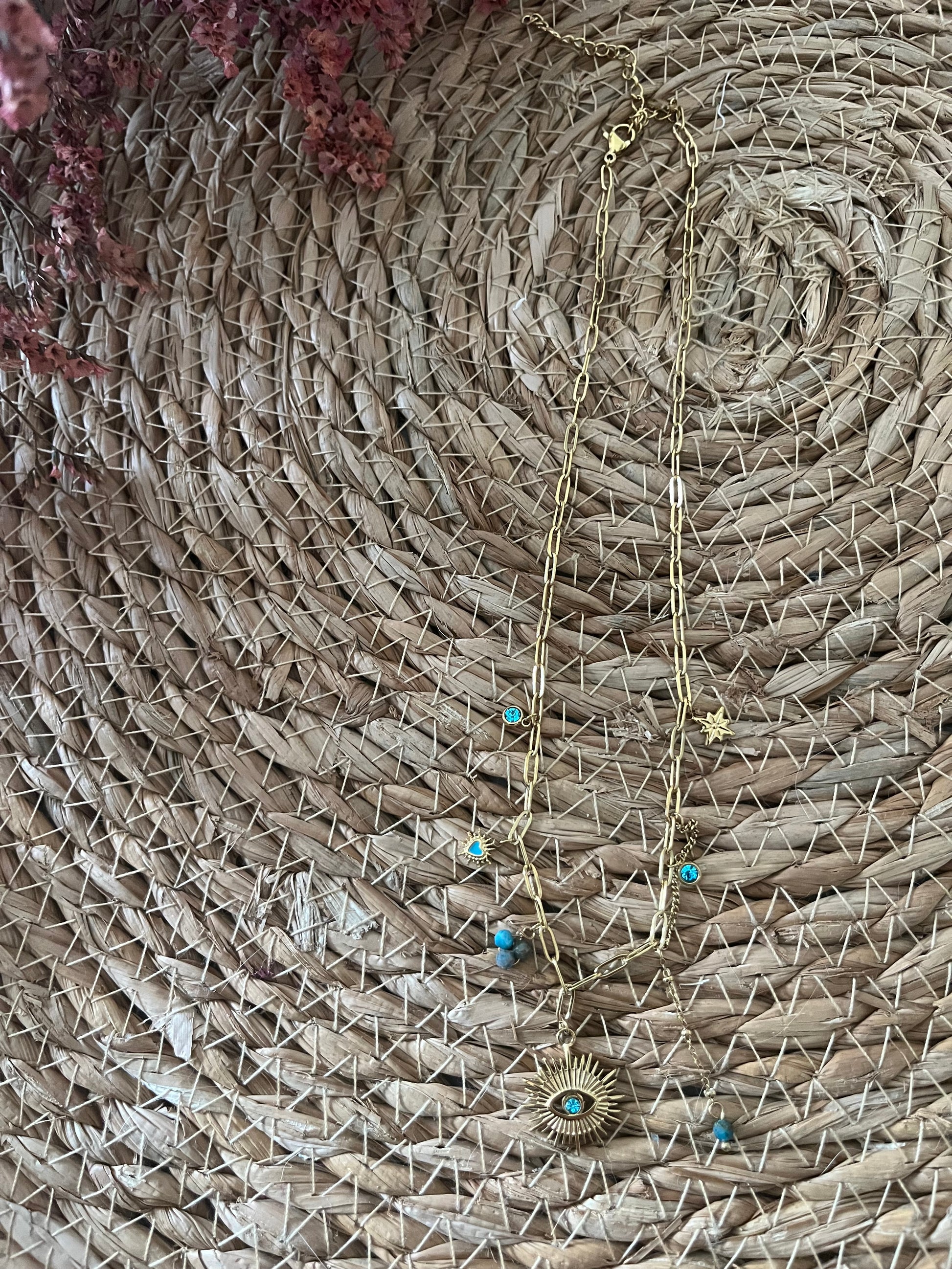 Craqué pour ce magnifique collier idéal pour habiller vos tenues d’été