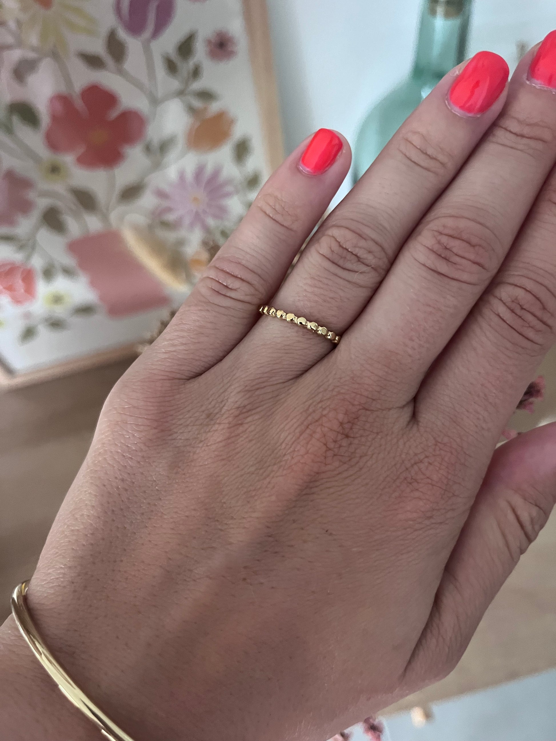 Bague fine pour femme taille réglable hyper tendance et discrète 