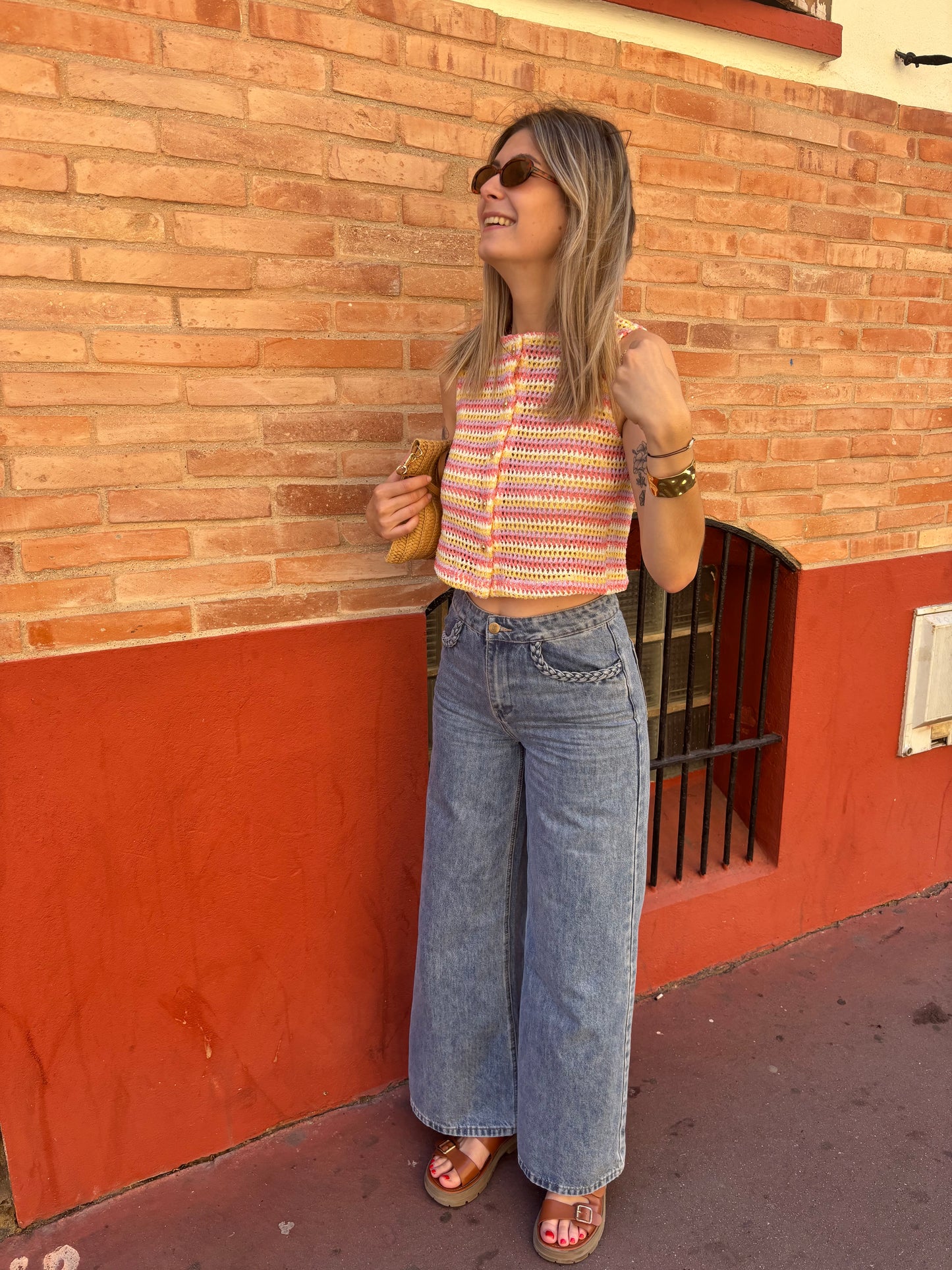 debardeur court en crochet pour femme hyper tendance et parfait pour l'été