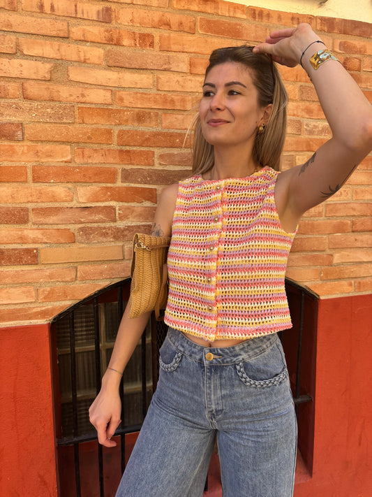 debardeur en crochet pour femme de couleur rose orange jaune et violet 