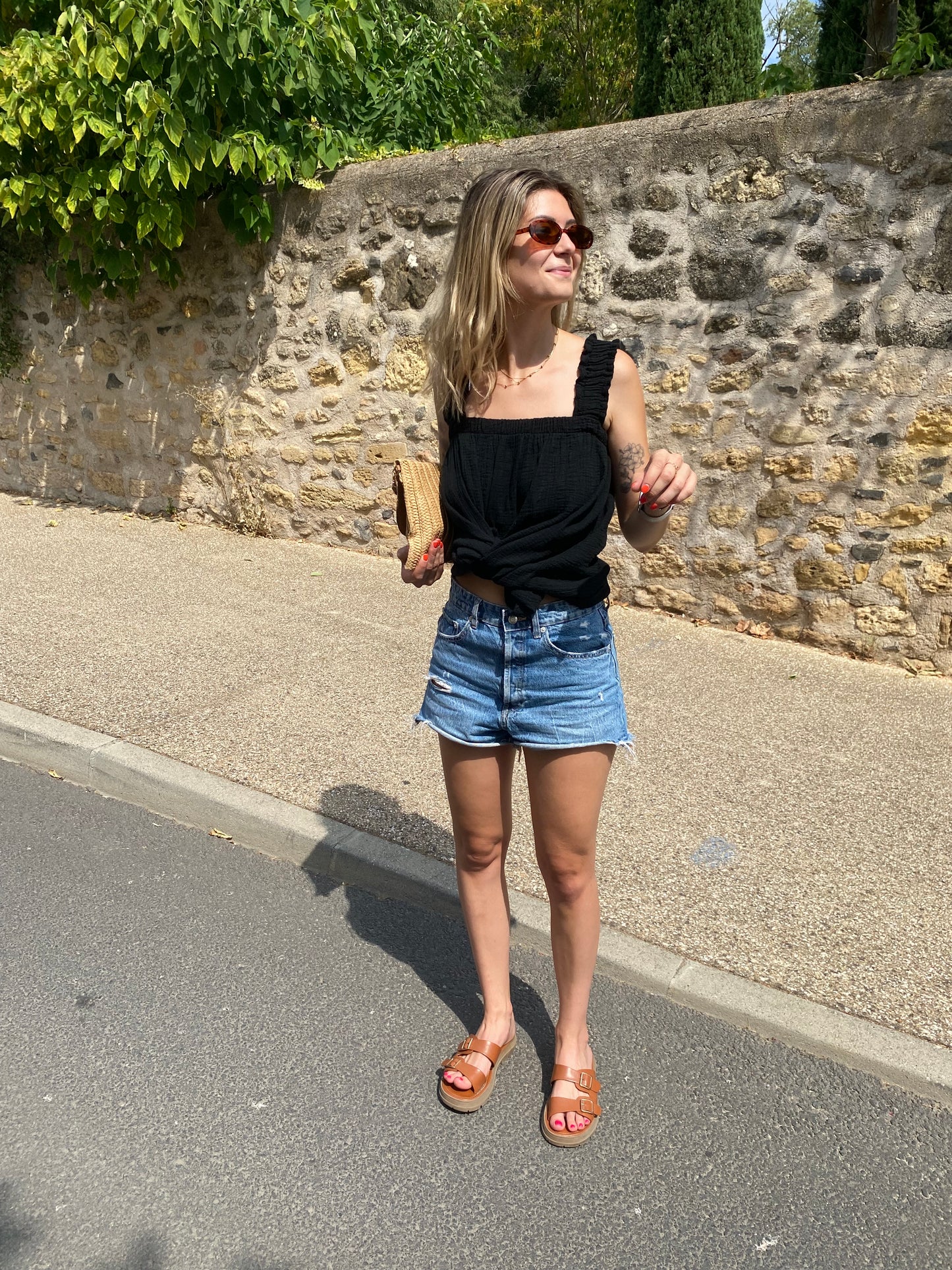 debardeur en gaze de coton pour femme de couleur noir a bretelles