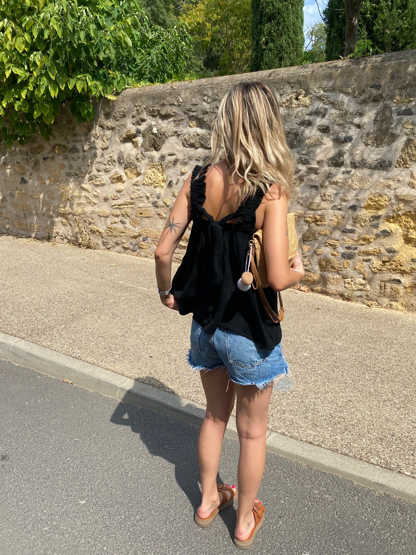 debardeur ete pour femme de couleur noir a bretelle avec noeud a noué dans le dos hyper tendance 