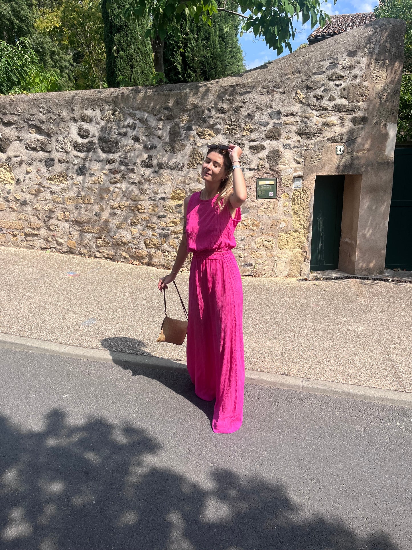 ensemble de couleur fushia pour femme tres elegant 