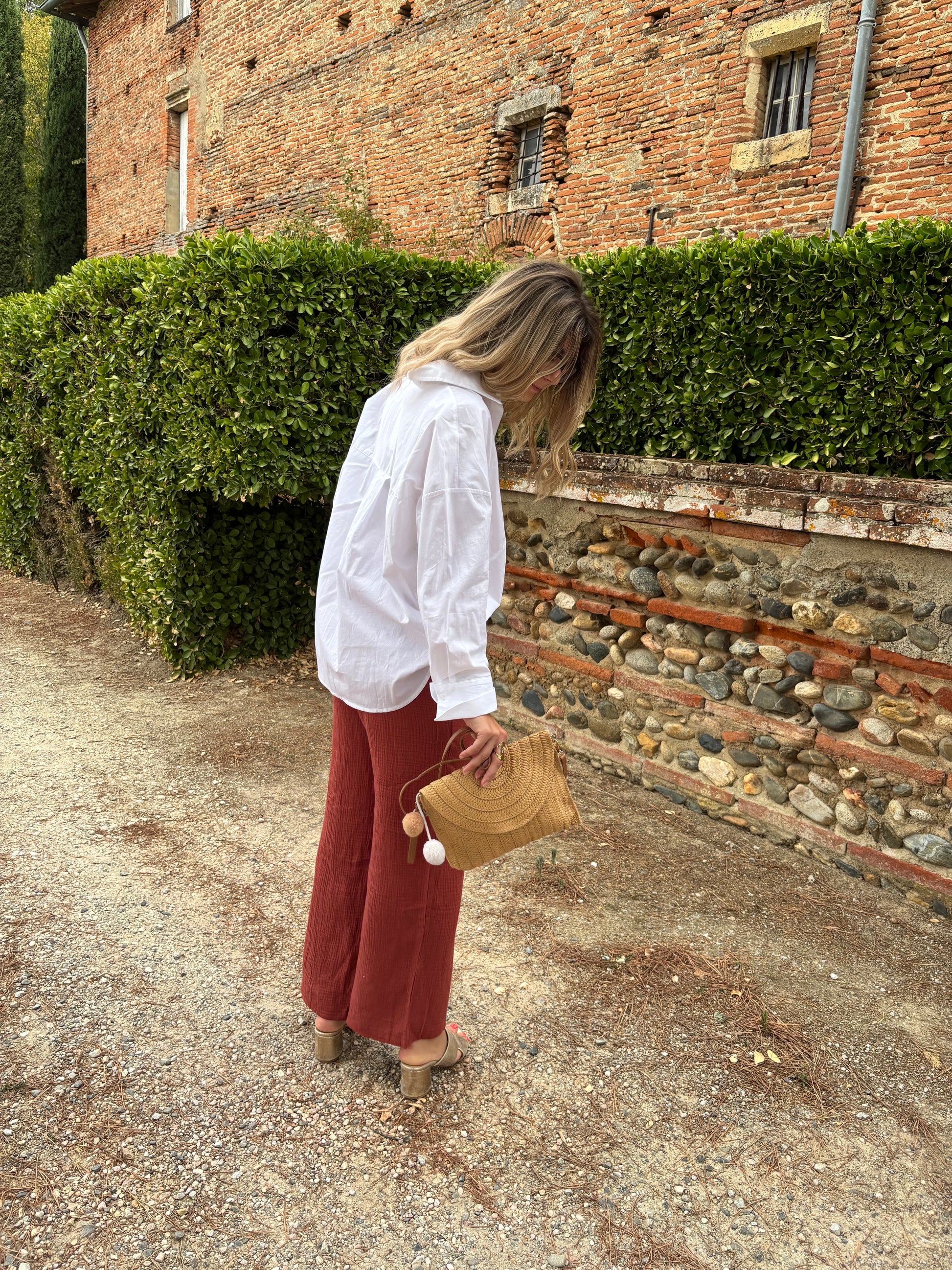 pantalon long et fluide leger pour femme de couleur rouille 