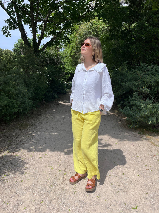 Pantalon de couleur jaune large et long pour femme 