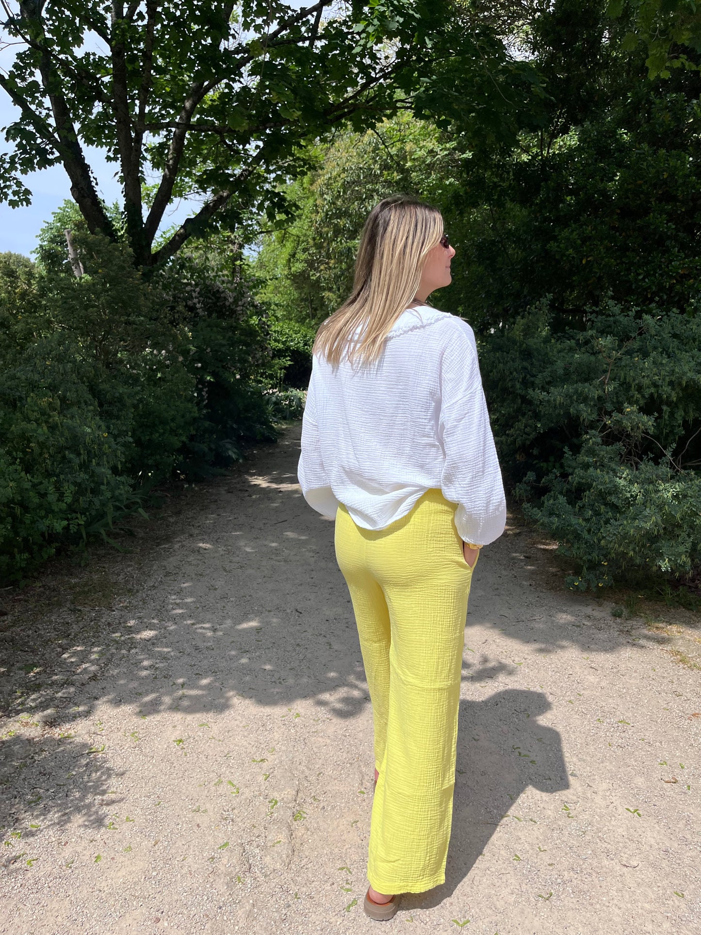 Pantalon large taille haute de couleur jaune en gaze de coton 