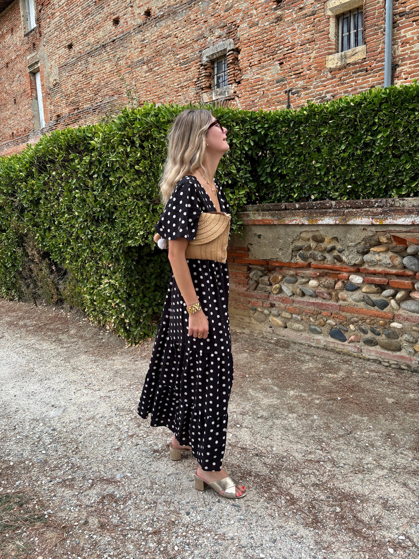 robe longue de couleur noir motifs a pois blanc tres tendance 
