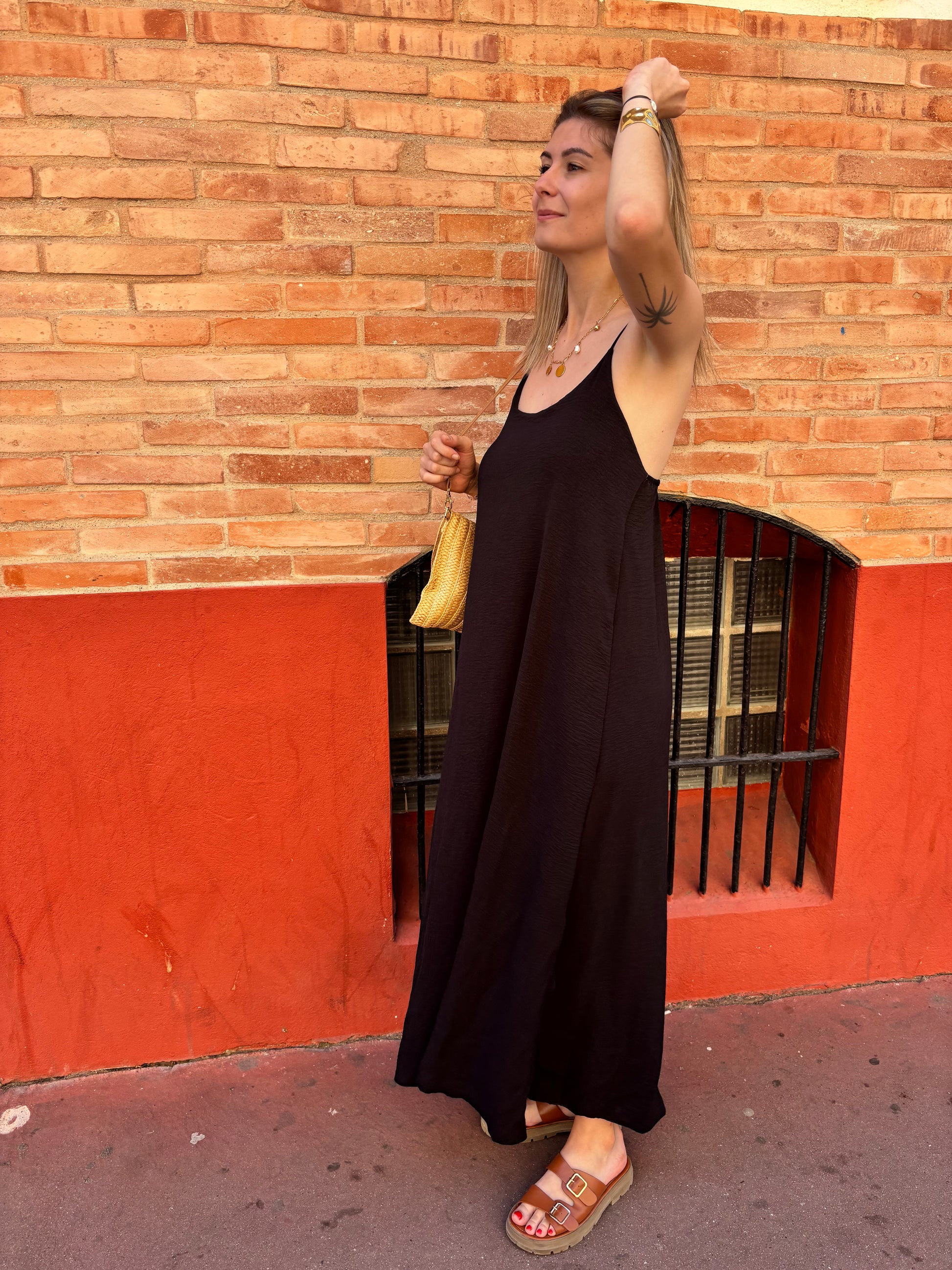 robe elegante de couleur noir pour femme et adolescente taille unique avec elastique dans le dos