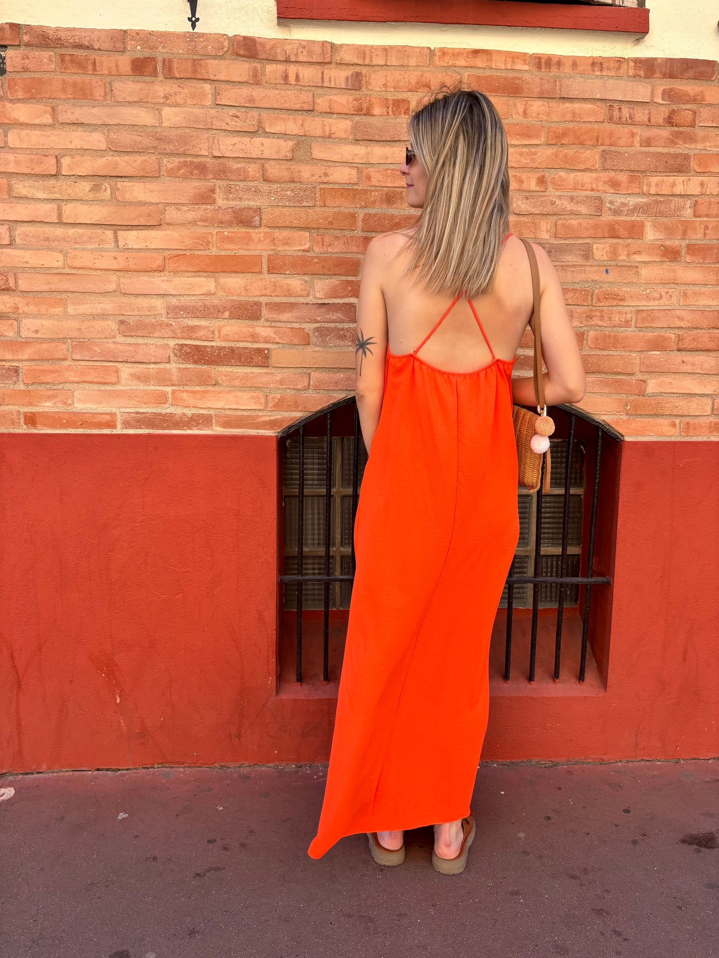 robe femme elegante de couleur orange parfait pour des occasions ou pour tous les jours
