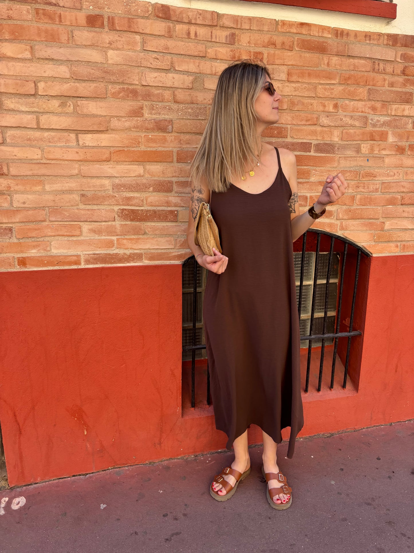 robe pour femme a fines bretelles croisés dans le dos hyper tendance et confortable