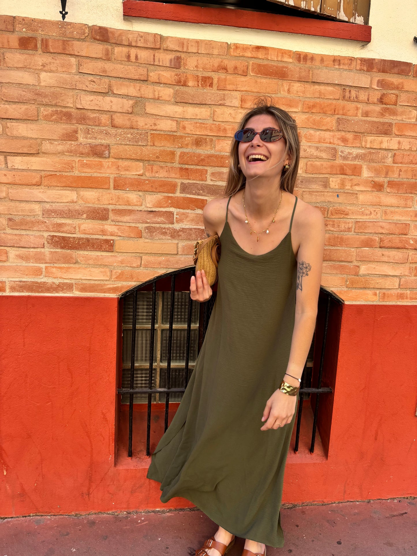 robe pour femme de couleur kaki col rond fente sur le coté hyper tendance