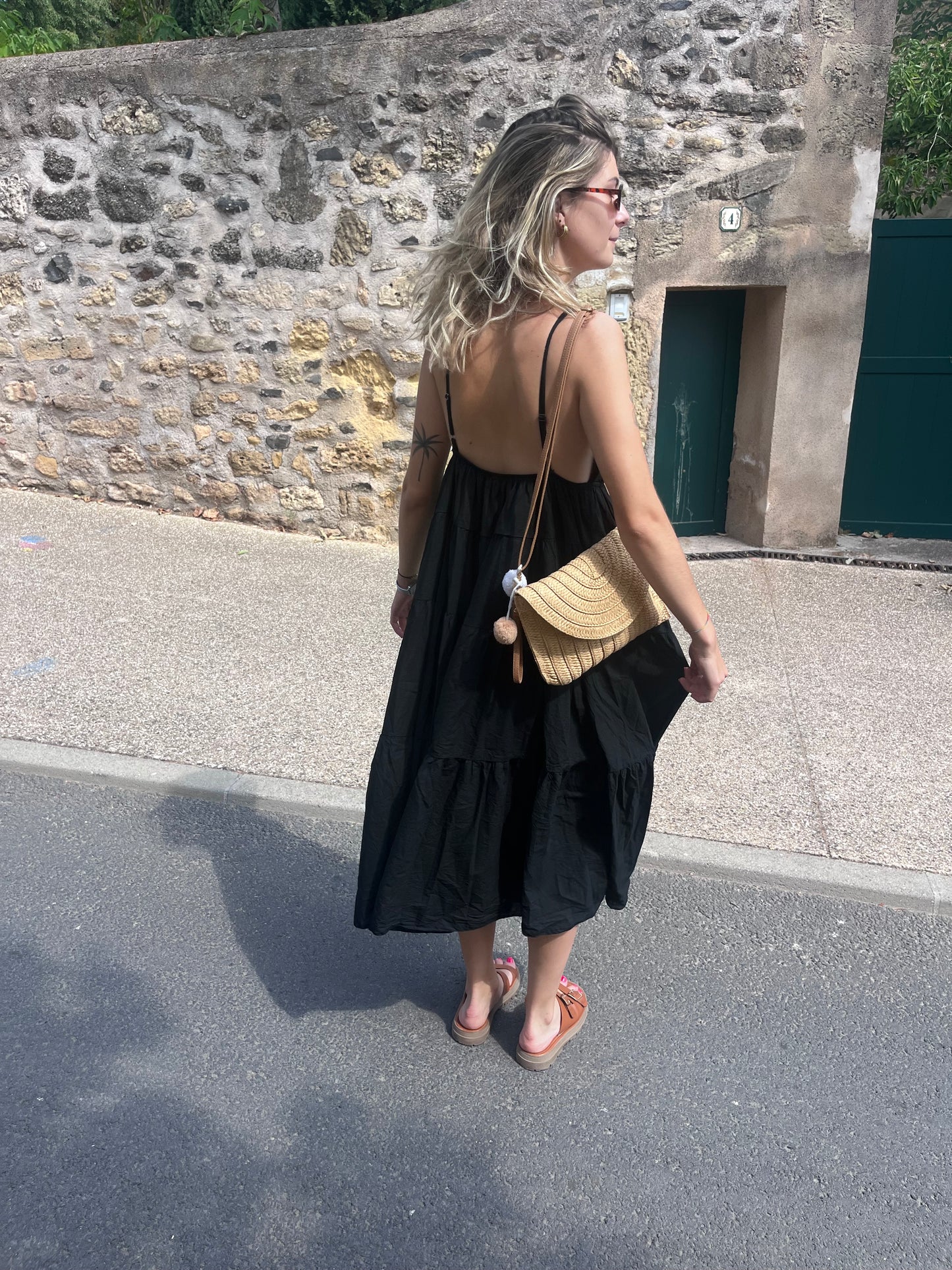 robe pour femme de couleur noir a bretelles reglable taille du 34 au 42