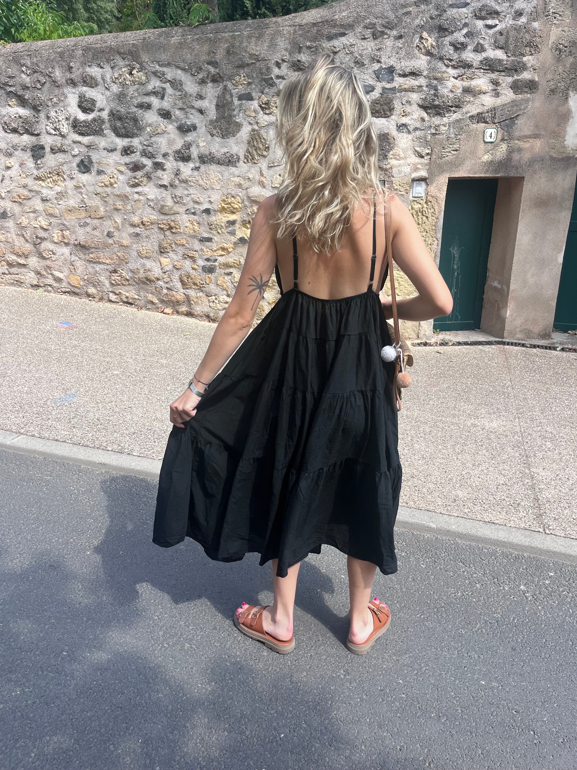 robe longue pour femme de couleur noir en gazon legere et agreable pour les beaux jours