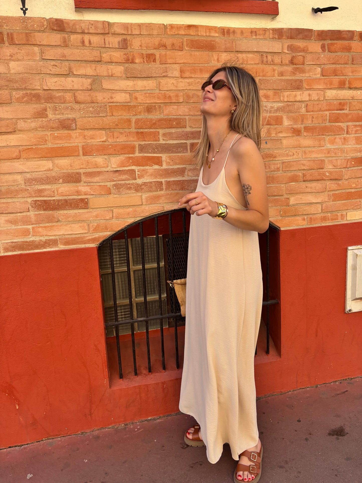 robe longue a fines bretelles pour femme pour des occasions ou pour tous les jours