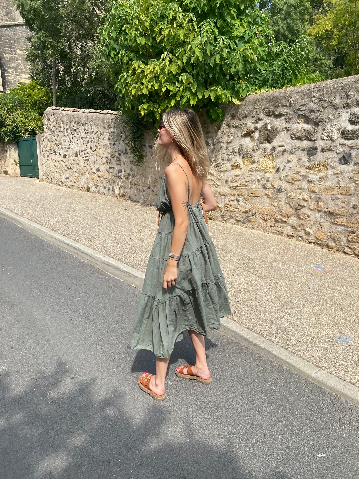 robe longue femme fluide et tendance de couleur kaki 