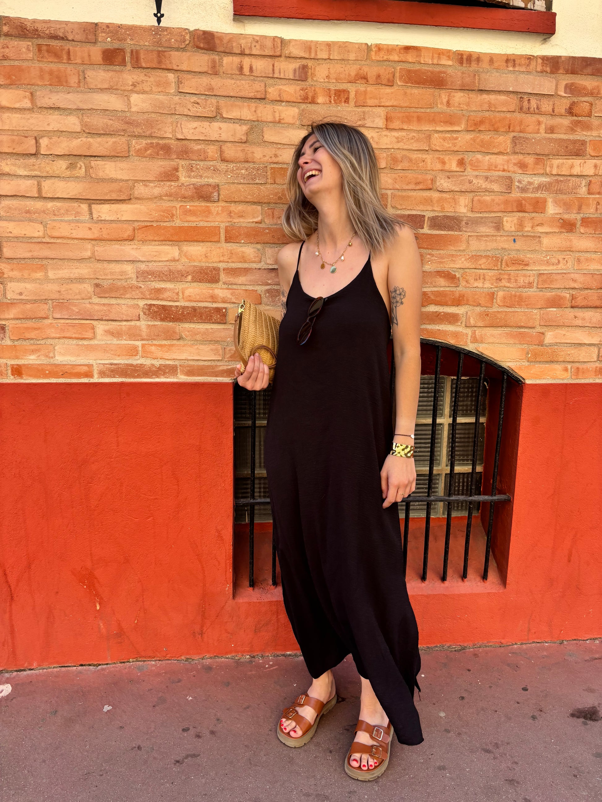 robe femme noir longue a bretelles croisé dans le dos 