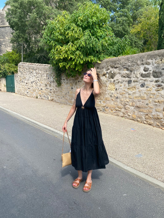 robe fluide femme tendance de couleur noir longue et évasé