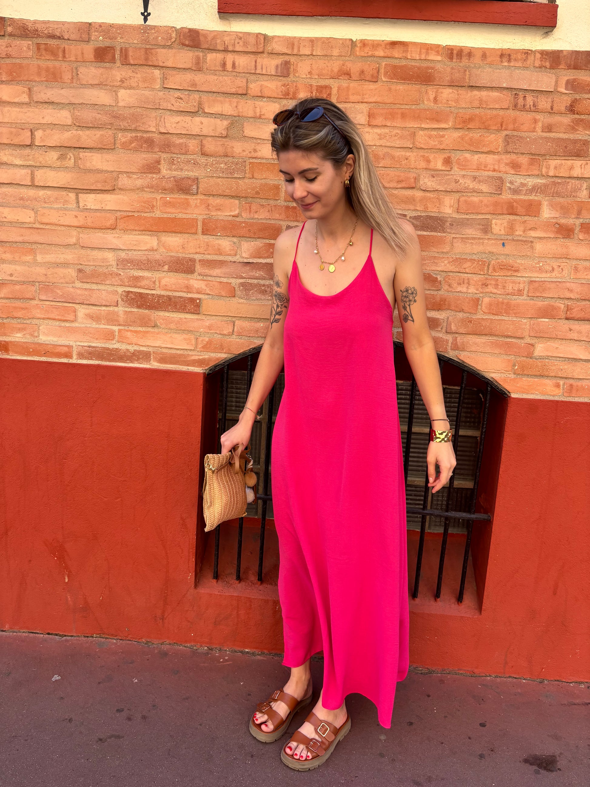 robe longue tendance de couleur rose fushia hyper agreable a porter
