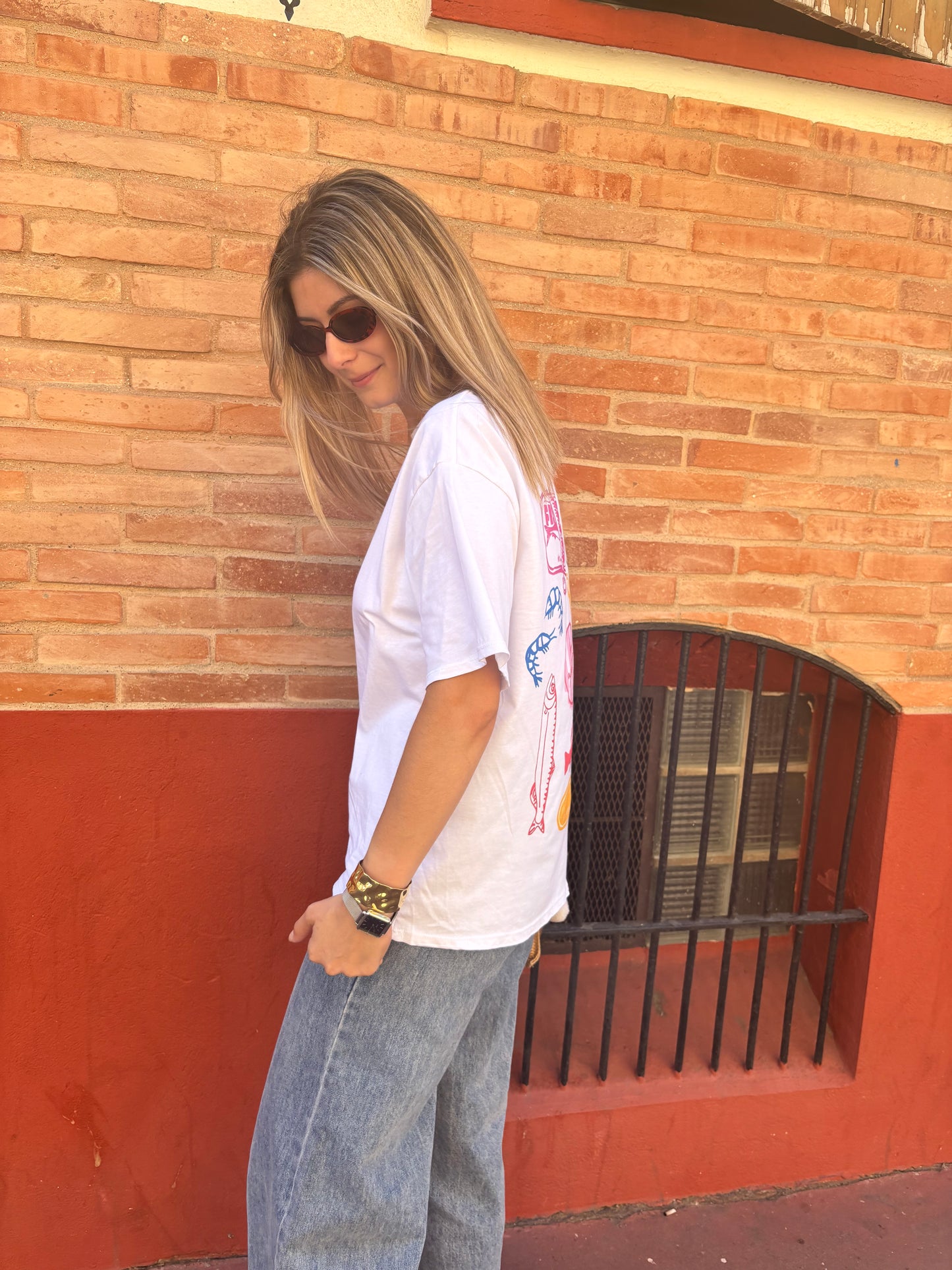 tshirt pour femme de couleur blanc a motifs dans le dos pour un look tendance et decontracté 