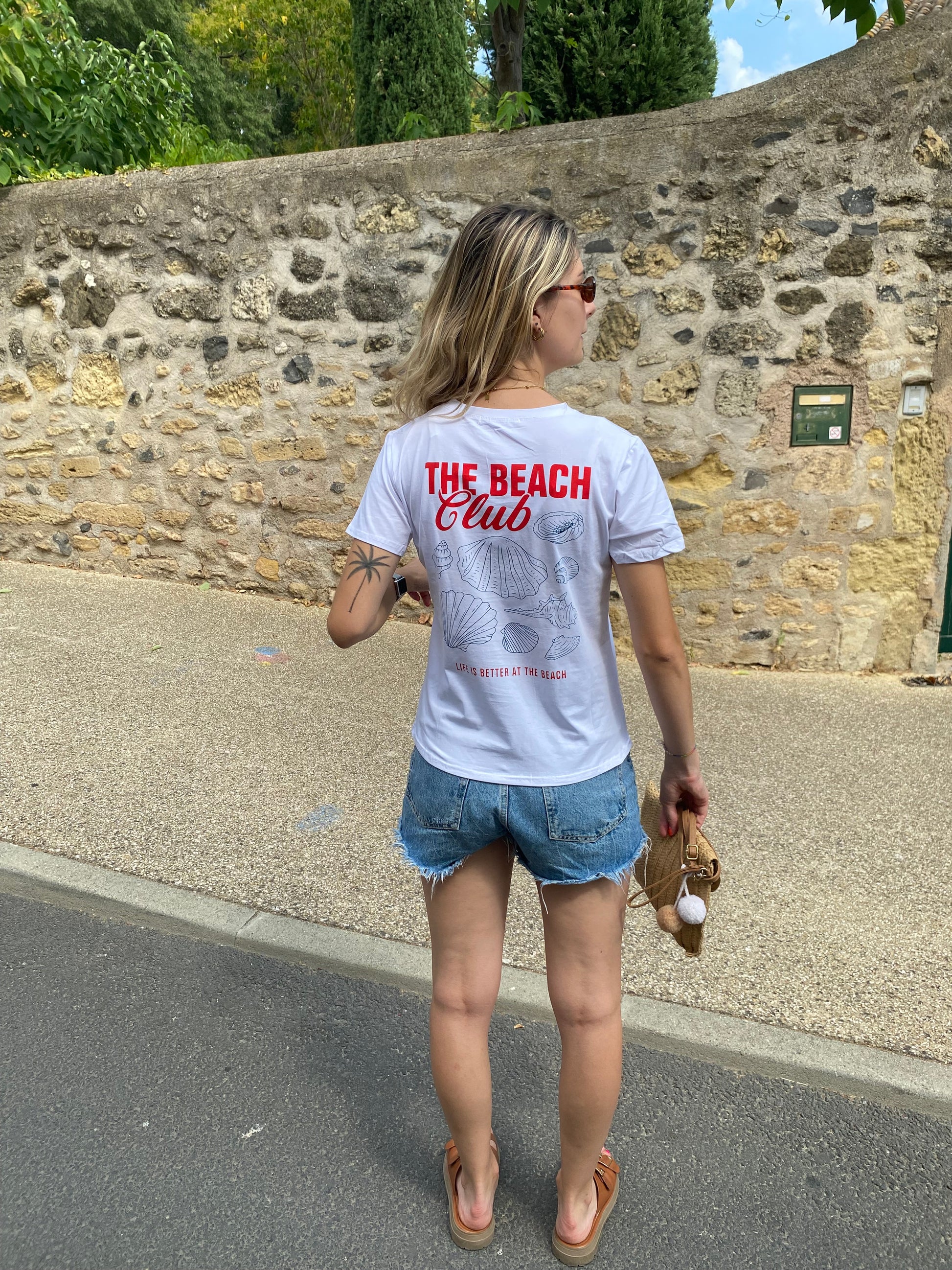 t shirt pour femme a motifs dans le dos de couleur blanc hyper decontracté pour l'été
