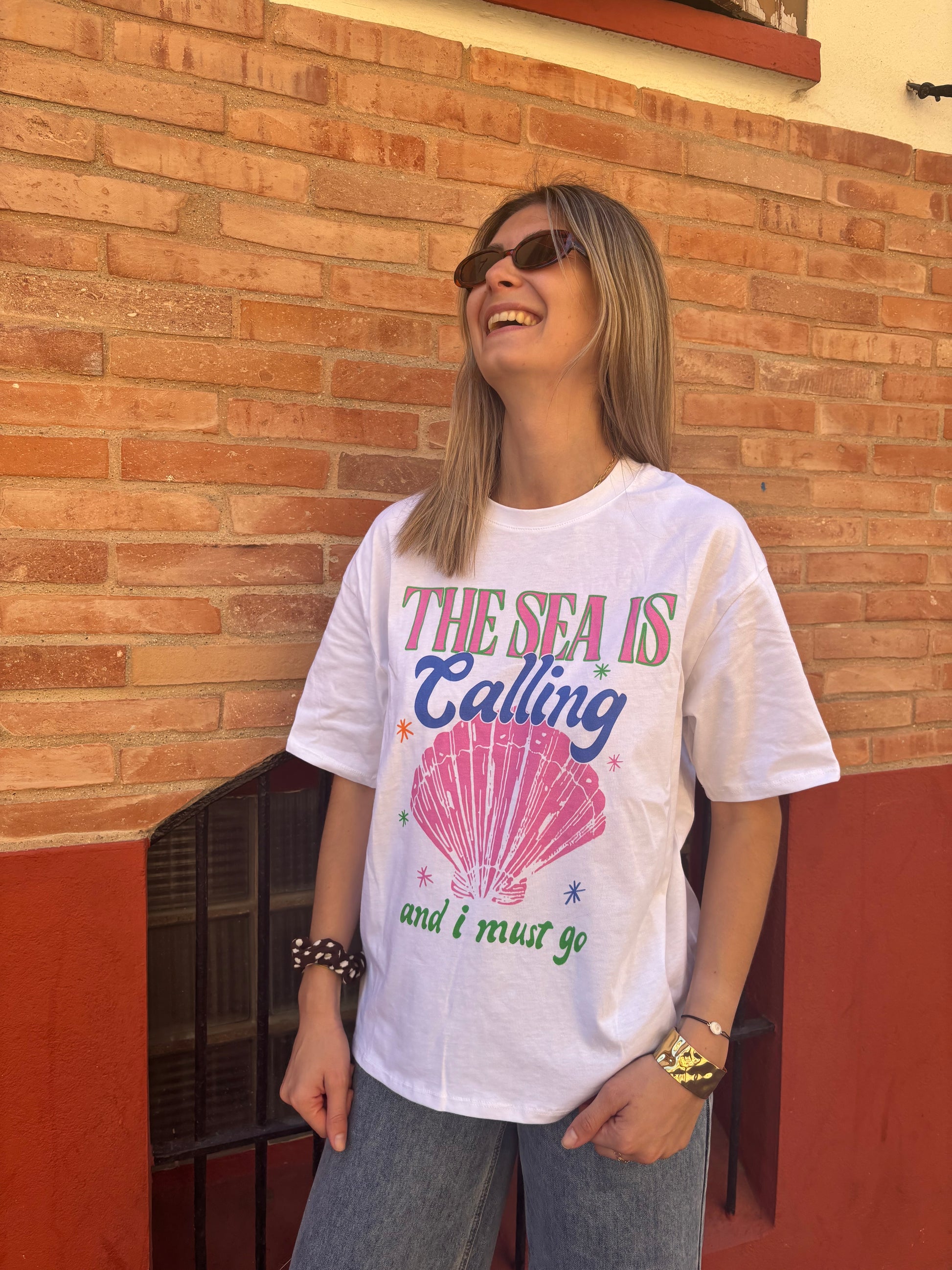 tshirt pour femme de couleur blanc avec motifs sur le devant