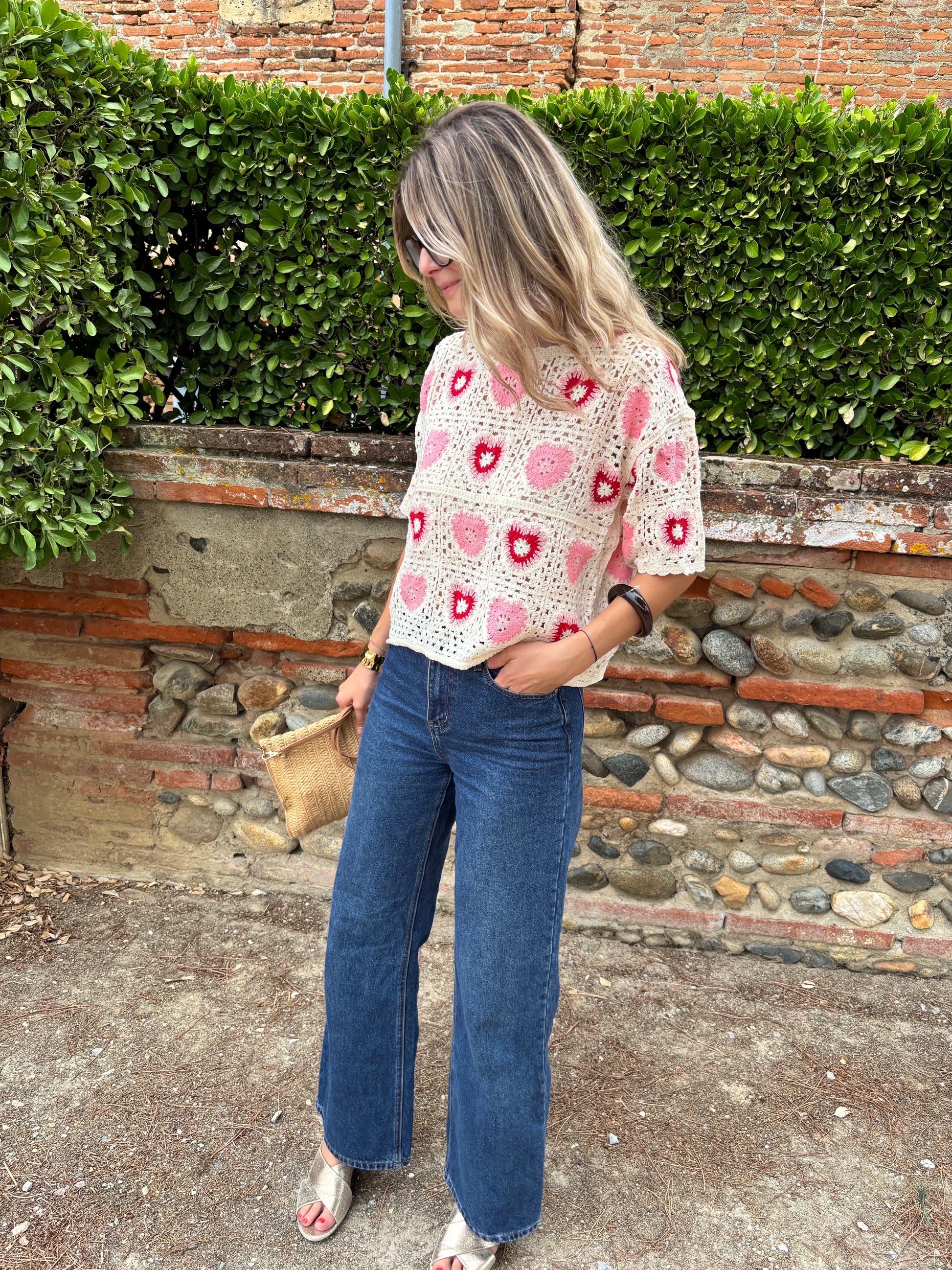 tshirt pour femme de couleur ecru avec motifs rose manches 3/4