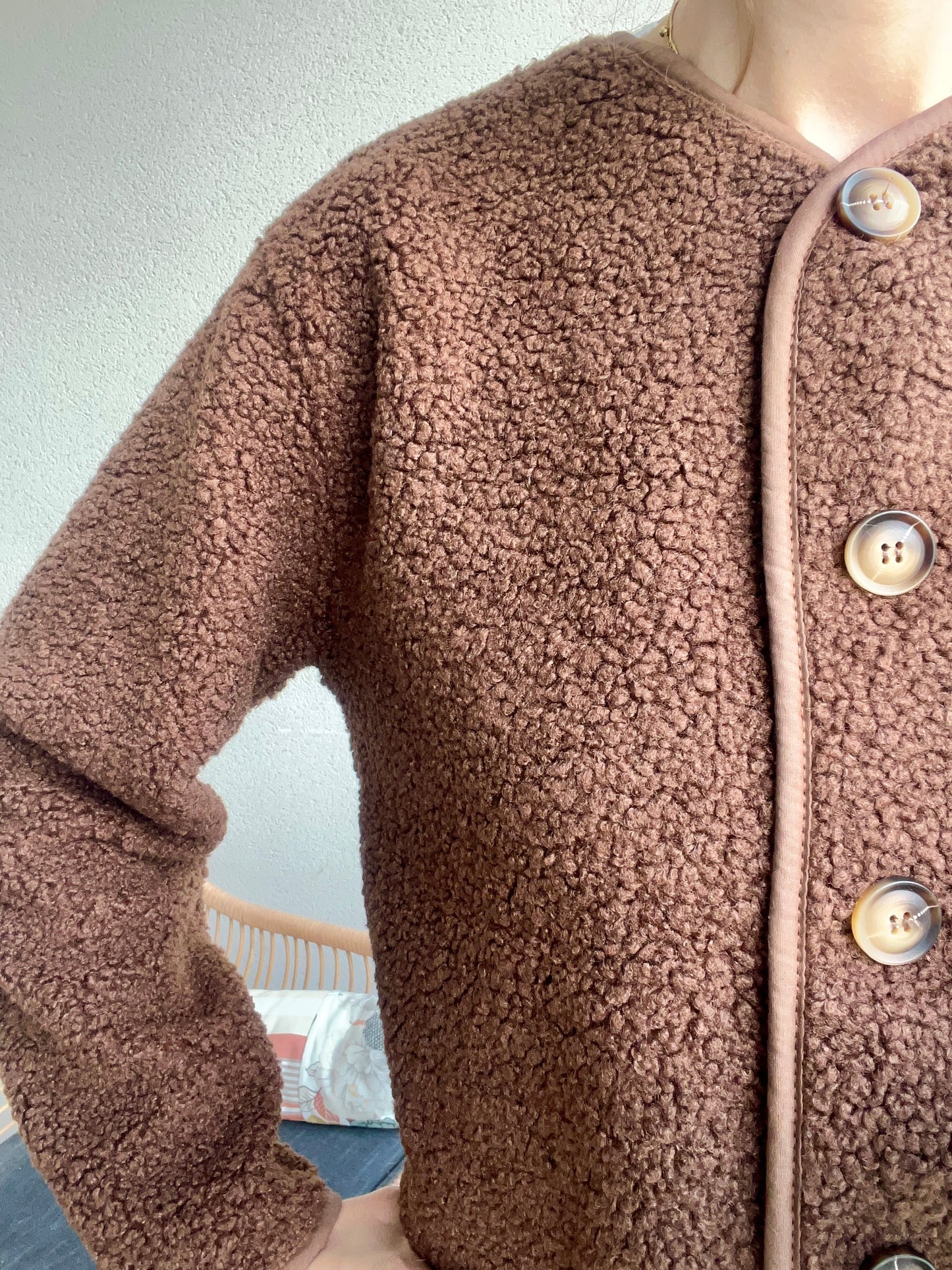 Veste moumoute de couleur marron pour femmes très tendance pour la saison